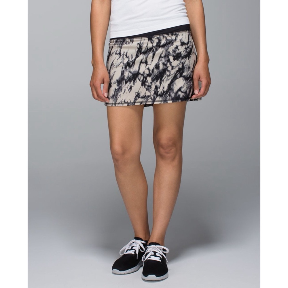 Lululemon Pace Setter Skirt 2-way Stretch in Great Granite Black Mojave